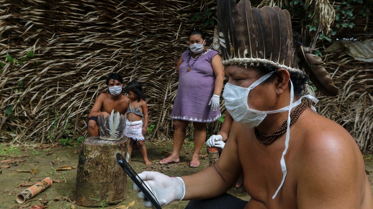 Fotky: Žijí v hlubinách Amazonského pralesa, na nákazu mají bylinky